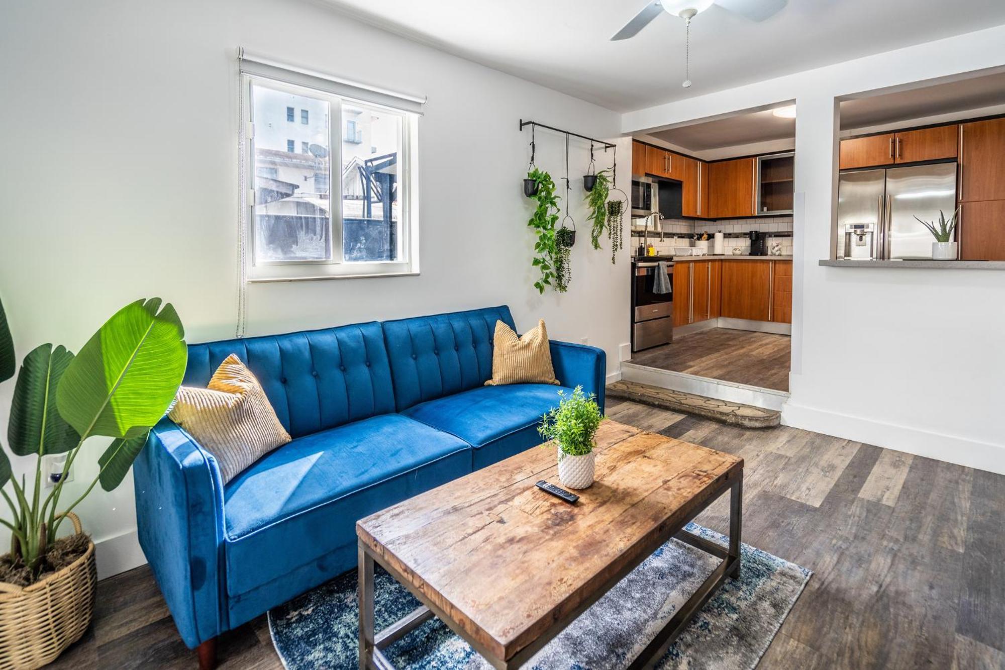 2 Bd W/ Private Parking, Private Yard & W/d *